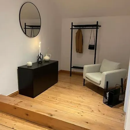 Mosel-charm - Urige Dachgeschosswohnung - 3 Schlafzimmer Fuer 6 Personen - Liebevoll Renoviert & Gemuetlich Uerzig