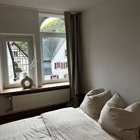 Mosel-charm - Urige Dachgeschosswohnung Fuer 6 Personen - 3 Schlafzimmer, Fahrradkeller & Gratis Wlan - Bg Living & Hosting